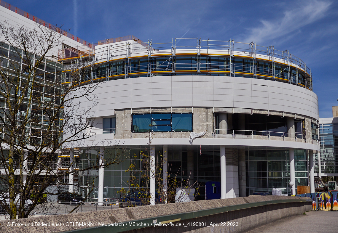 22.04.2023 - Baustelle auf der ehemaligen Allianz-Versicherung in Neuperlach